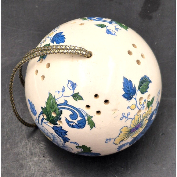 Vintage Andre Richard Floral Scentomander 3" Hanging Ceramic Potpourri Ball - Picture 7 of 8